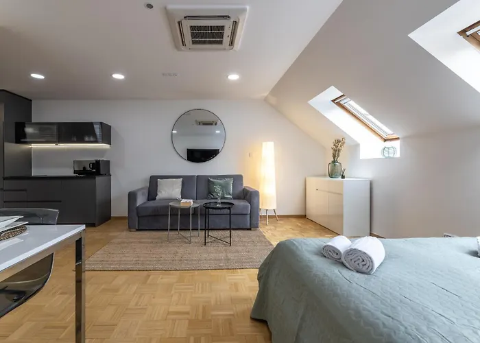 Kip Old Town Modern Apartment With Free Parking & Ac
